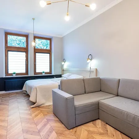 Apartament łazarza 17 *